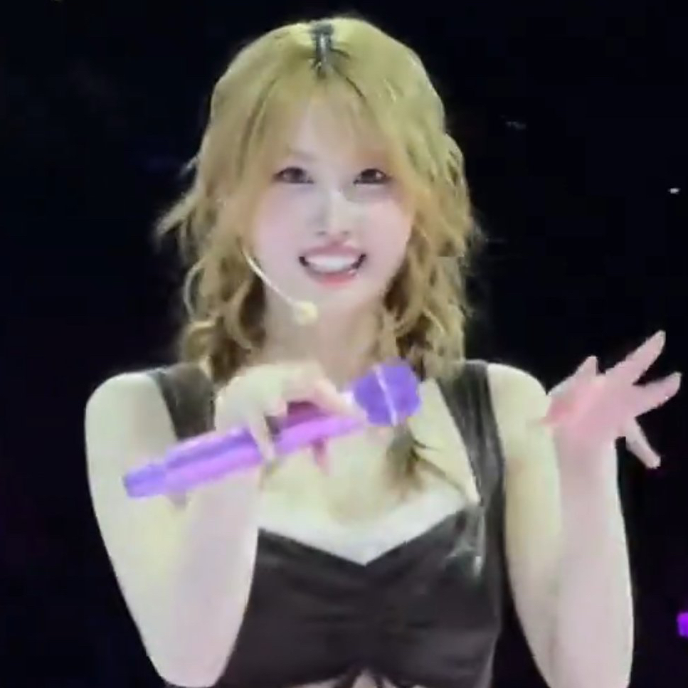 Momo (TWICE)的最新活動照片