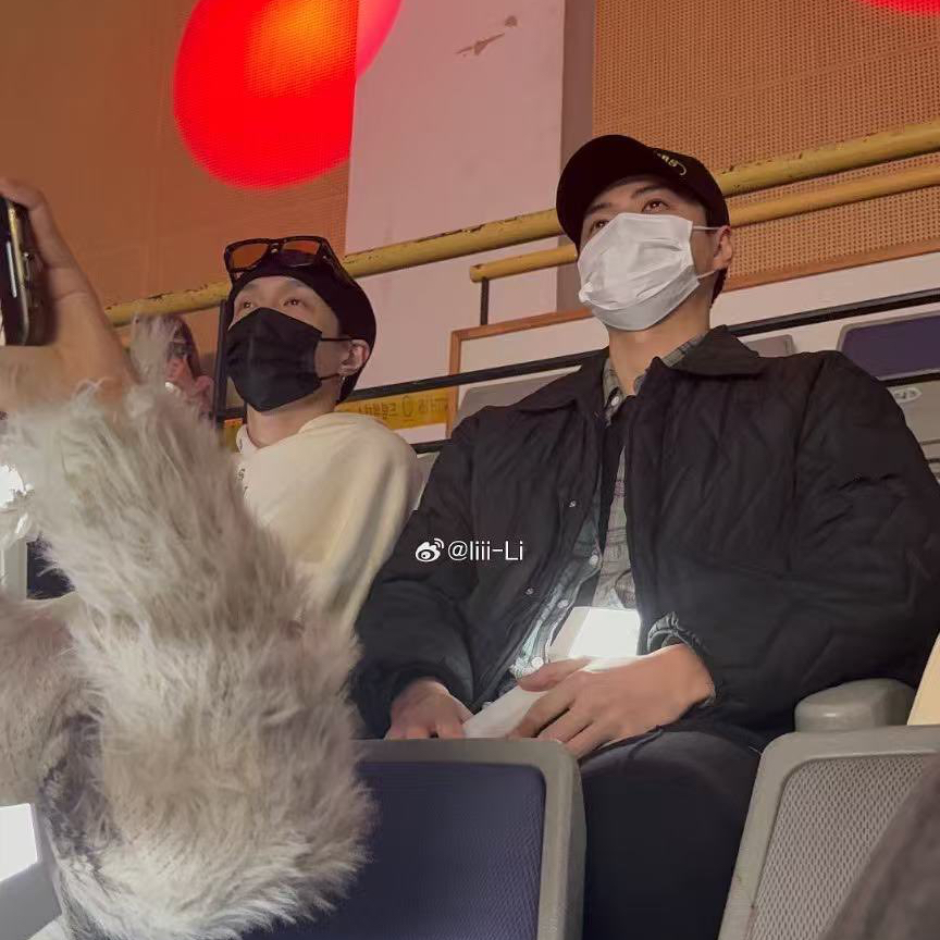 Recent activity shot of Lay (EXO)