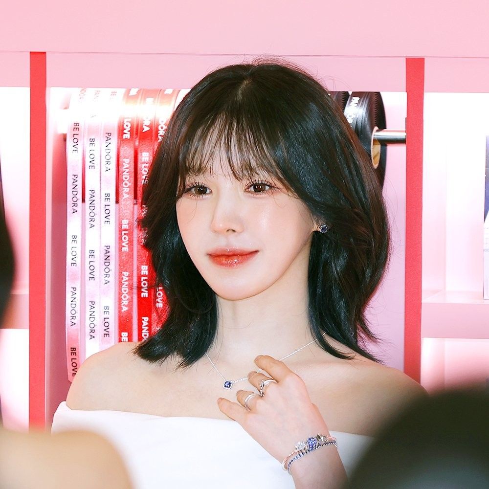 Behind-the-scenes cut of Wendy (Red Velvet)