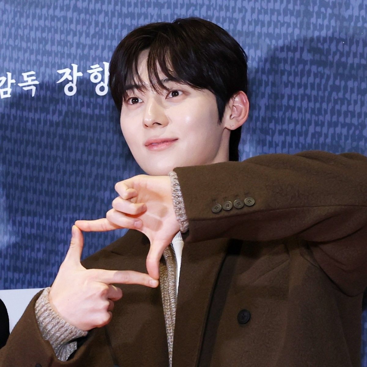 황민현의 비하인드 컷