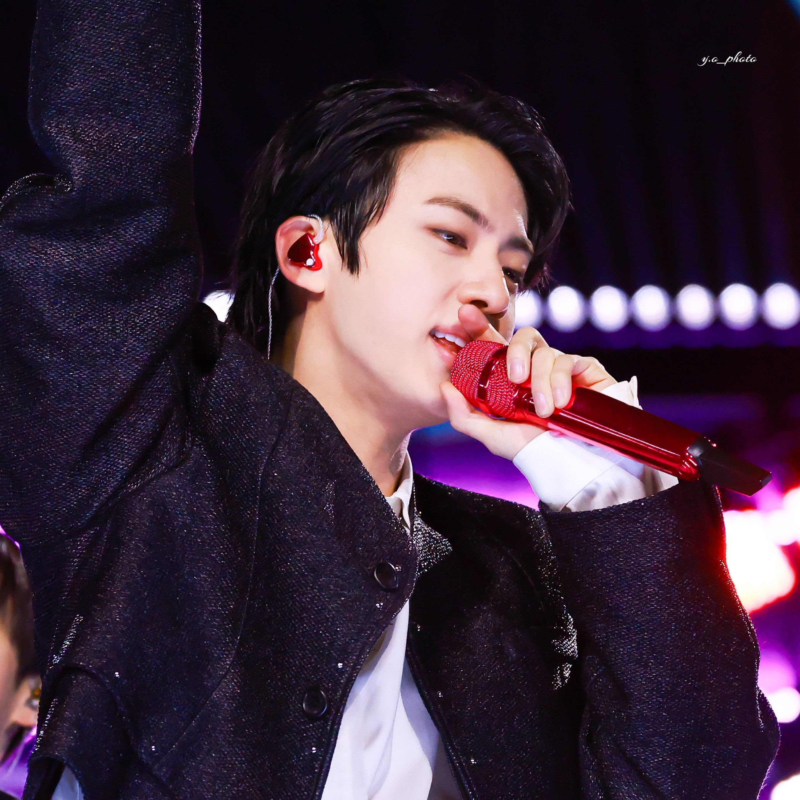 진 (방탄소년단) 최근 활동샷