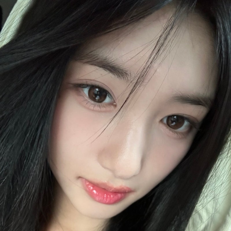 Latest photo of Leeseo (IVE)