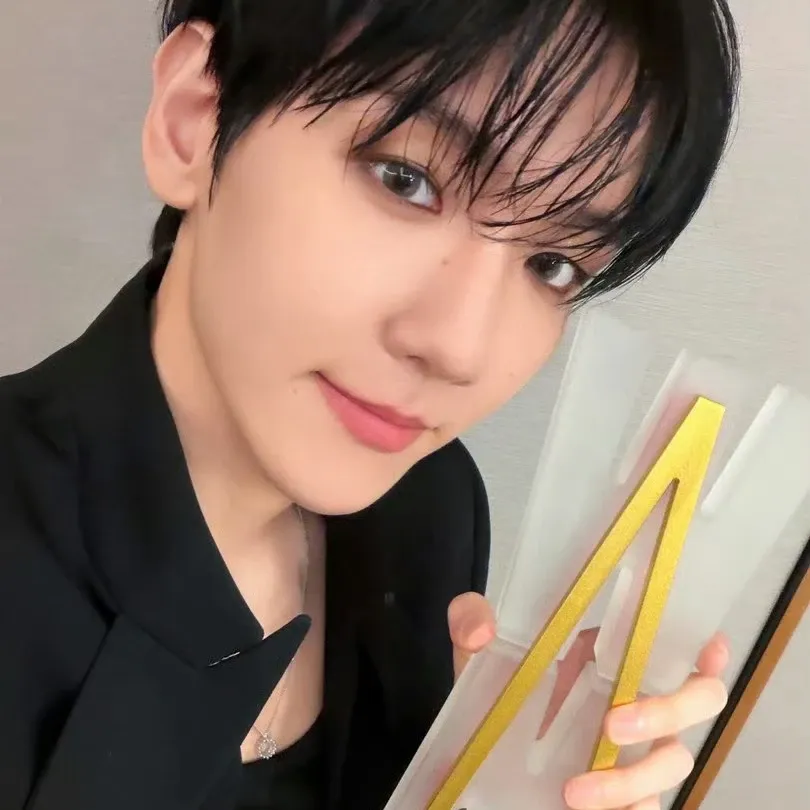 백현 (EXO)의 비하인드 컷