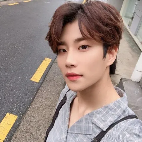 A moment captured by MJ (ASTRO)'s fan