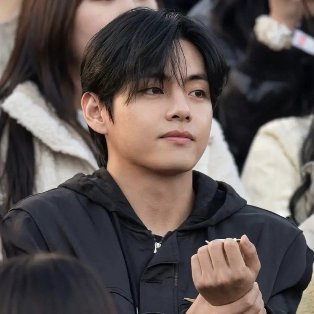 Recent activity shot of V (BTS)