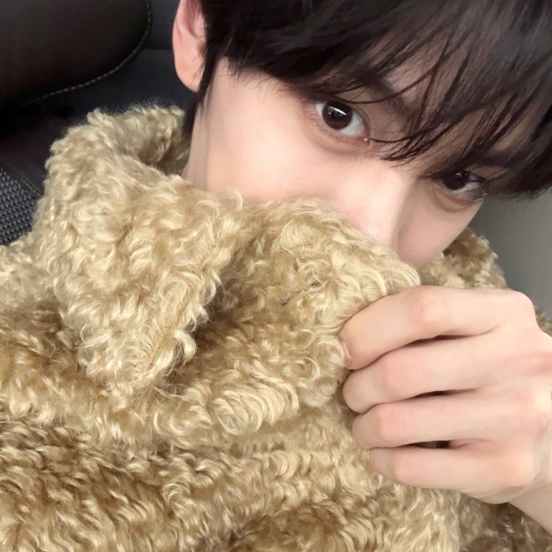 Latest photo of Kim Gyuvin (ZEROBASEONE)