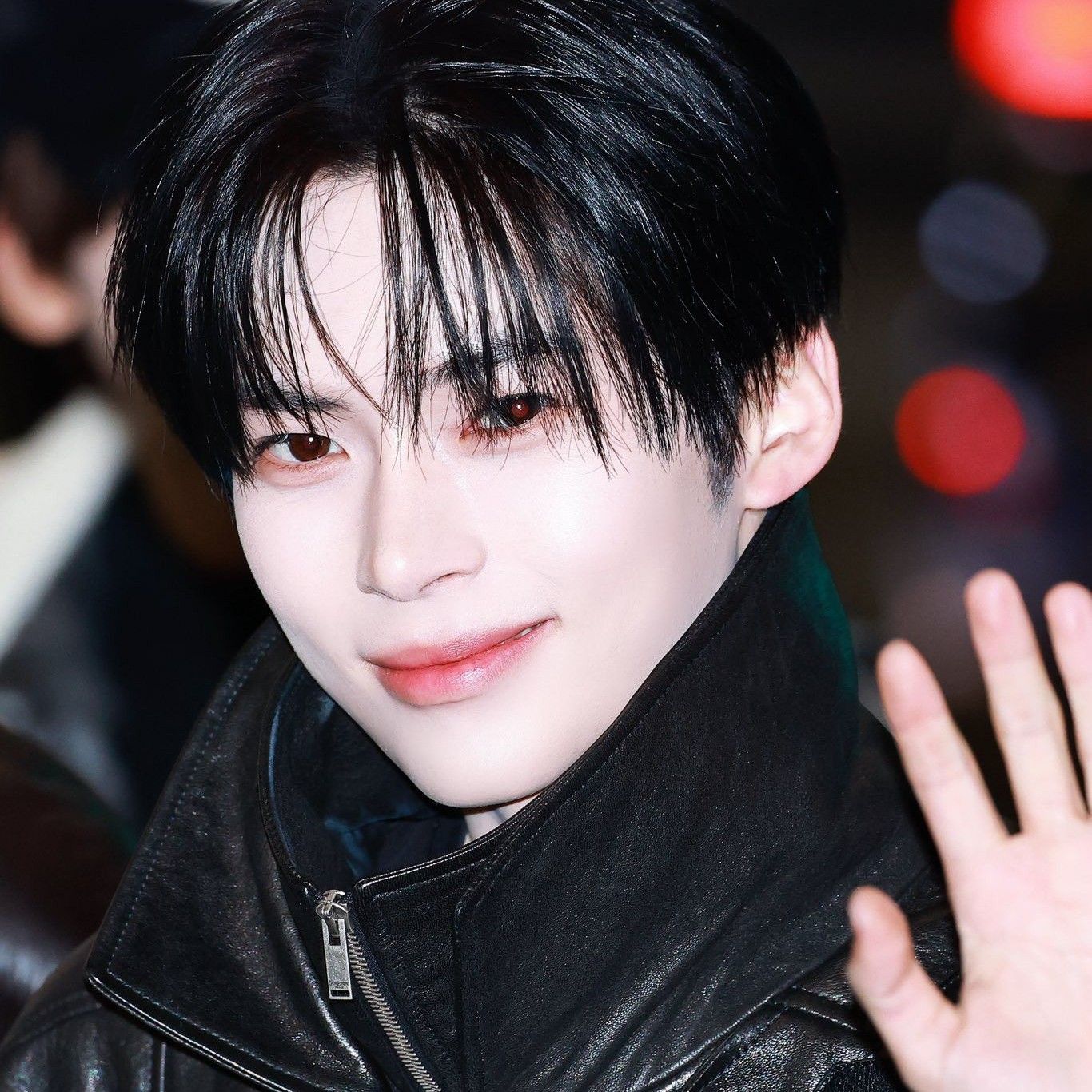 Recent activity shot of Sung Hanbin (ZEROBASEONE)