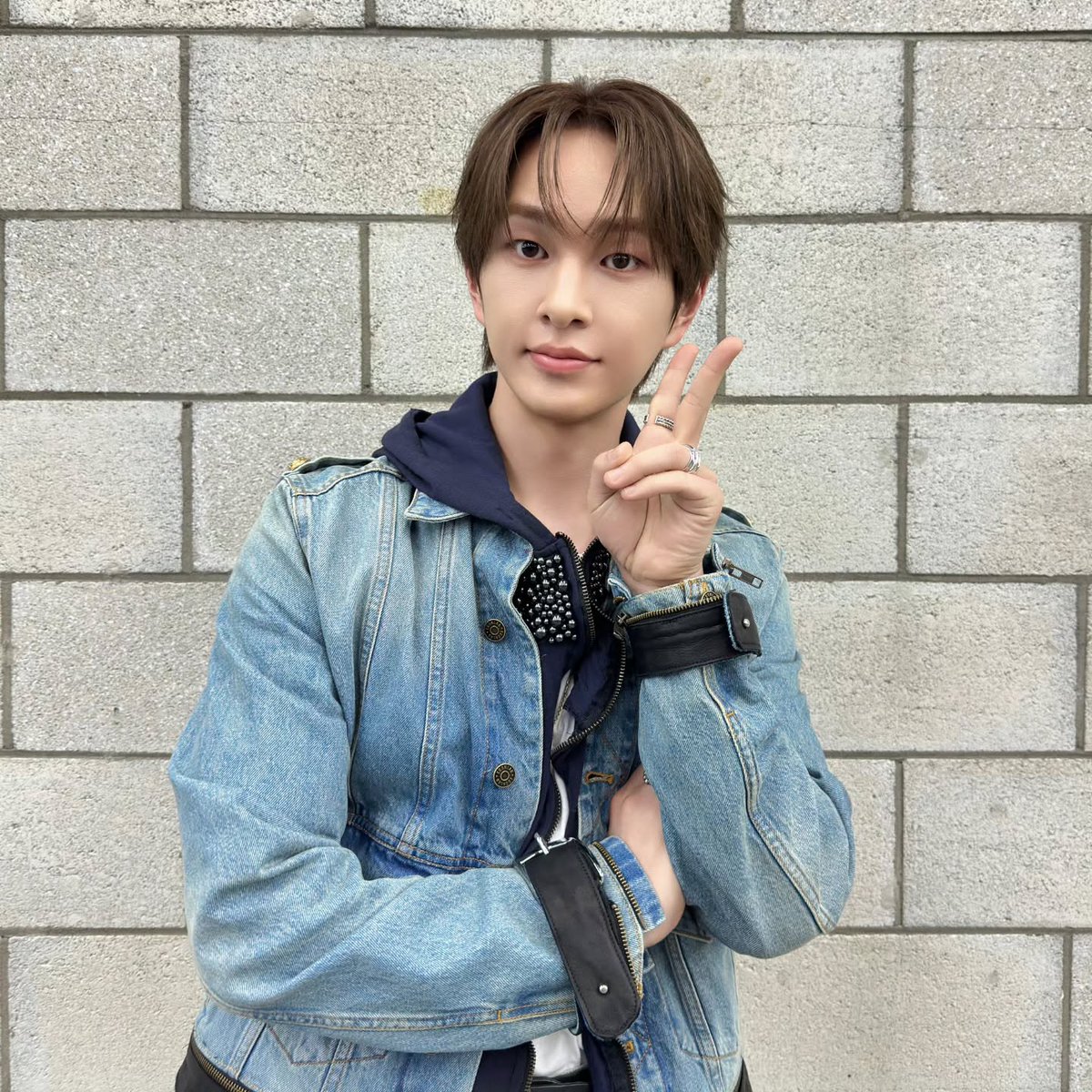 A moment captured by Onew (SHINee)'s fan
