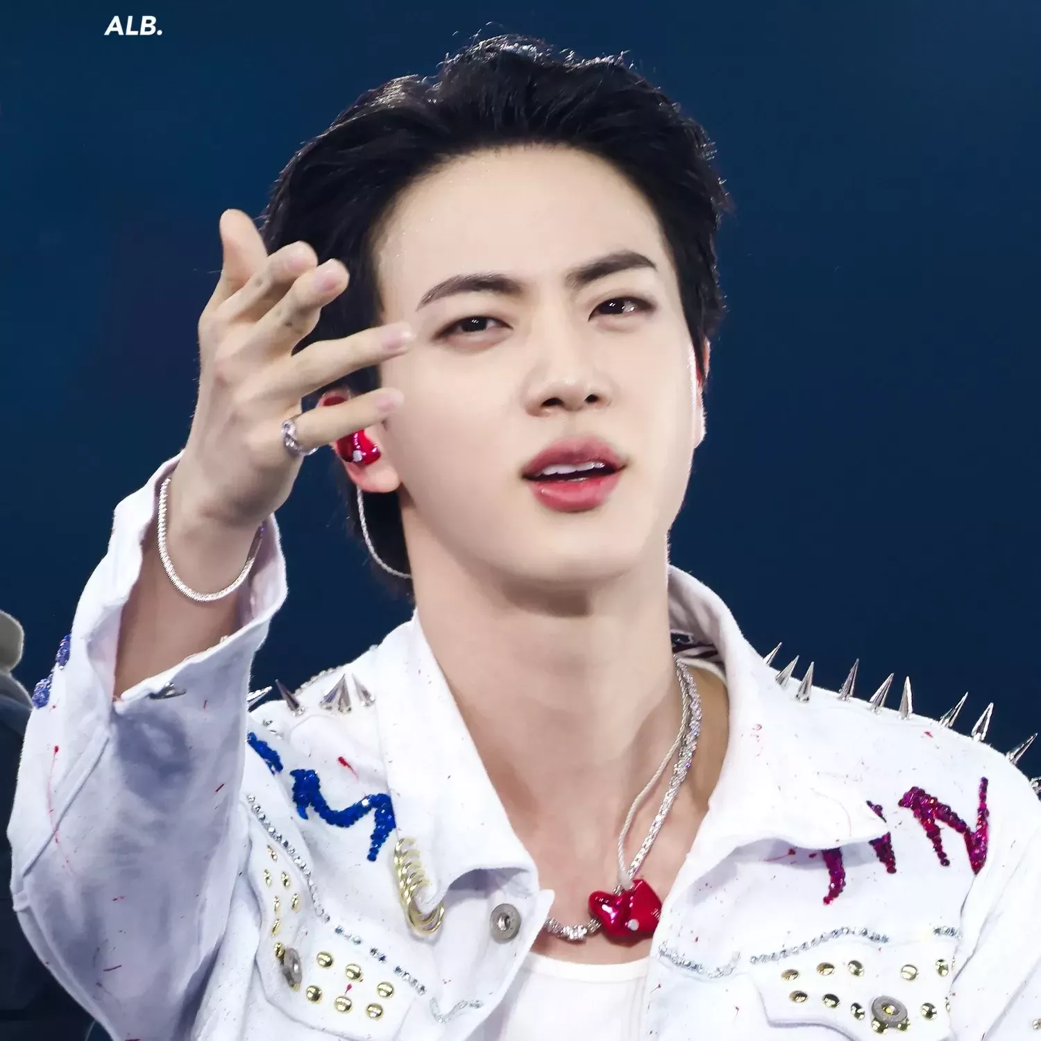 Foto aktivitas terbaru Jin (BTS)