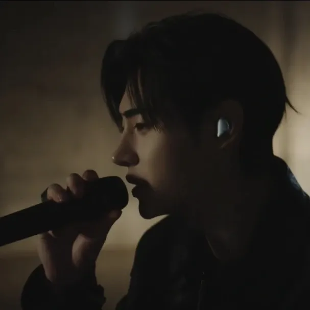 A moment captured by Sunghoon (ENHYPEN)'s fan