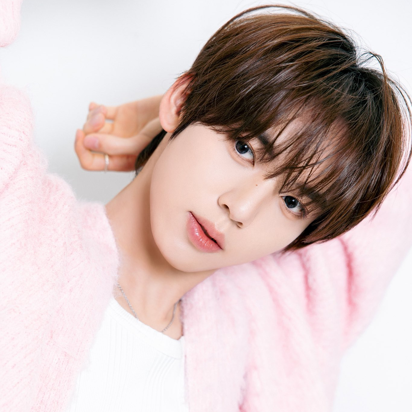 Behind-the-scenes cut of Han Yujin