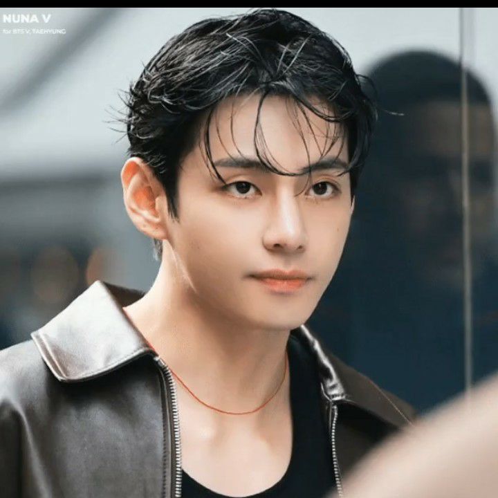 V (防彈少年團)的最新照片