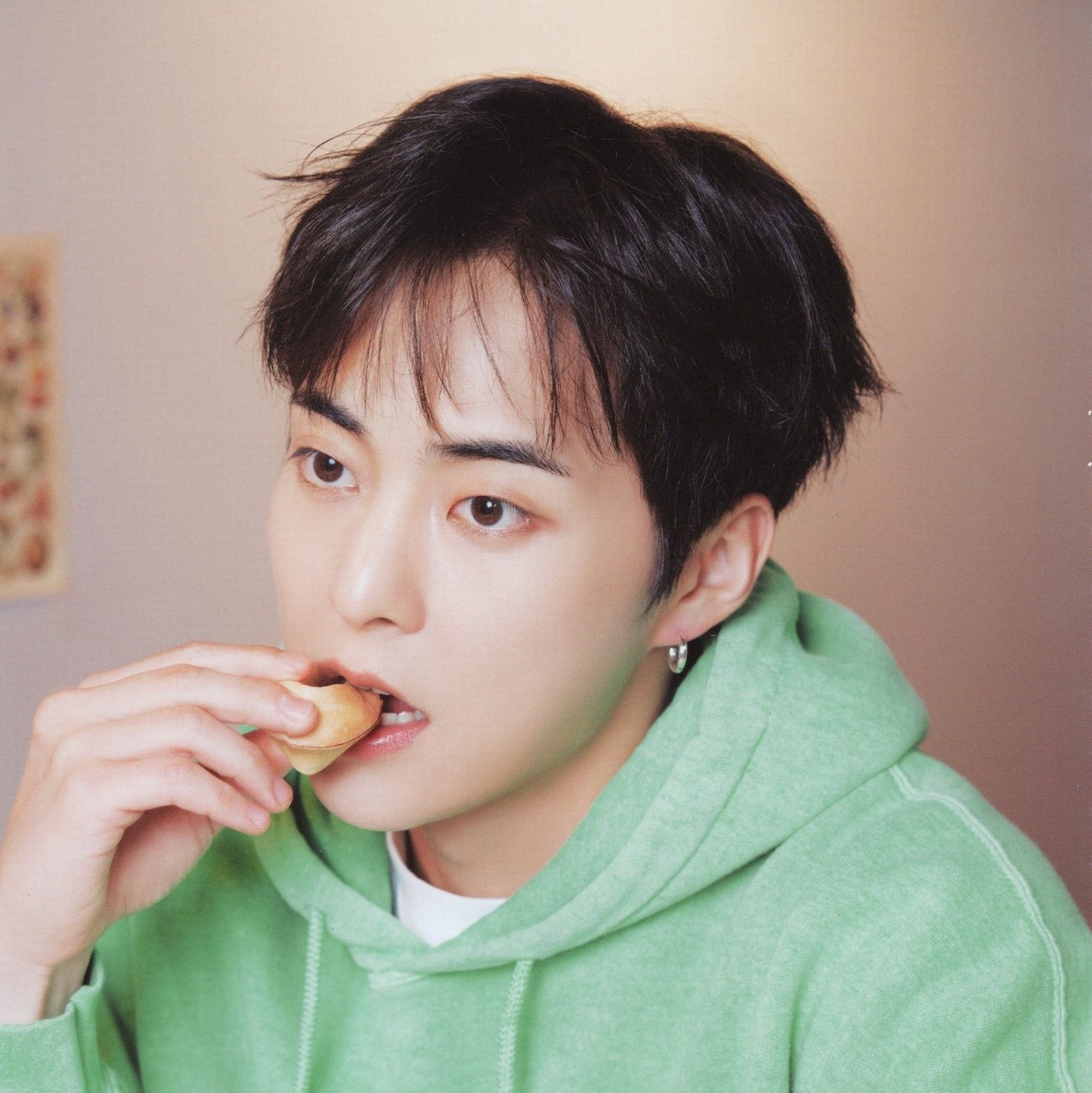 Behind-the-scenes cut of Xiumin (EXO)