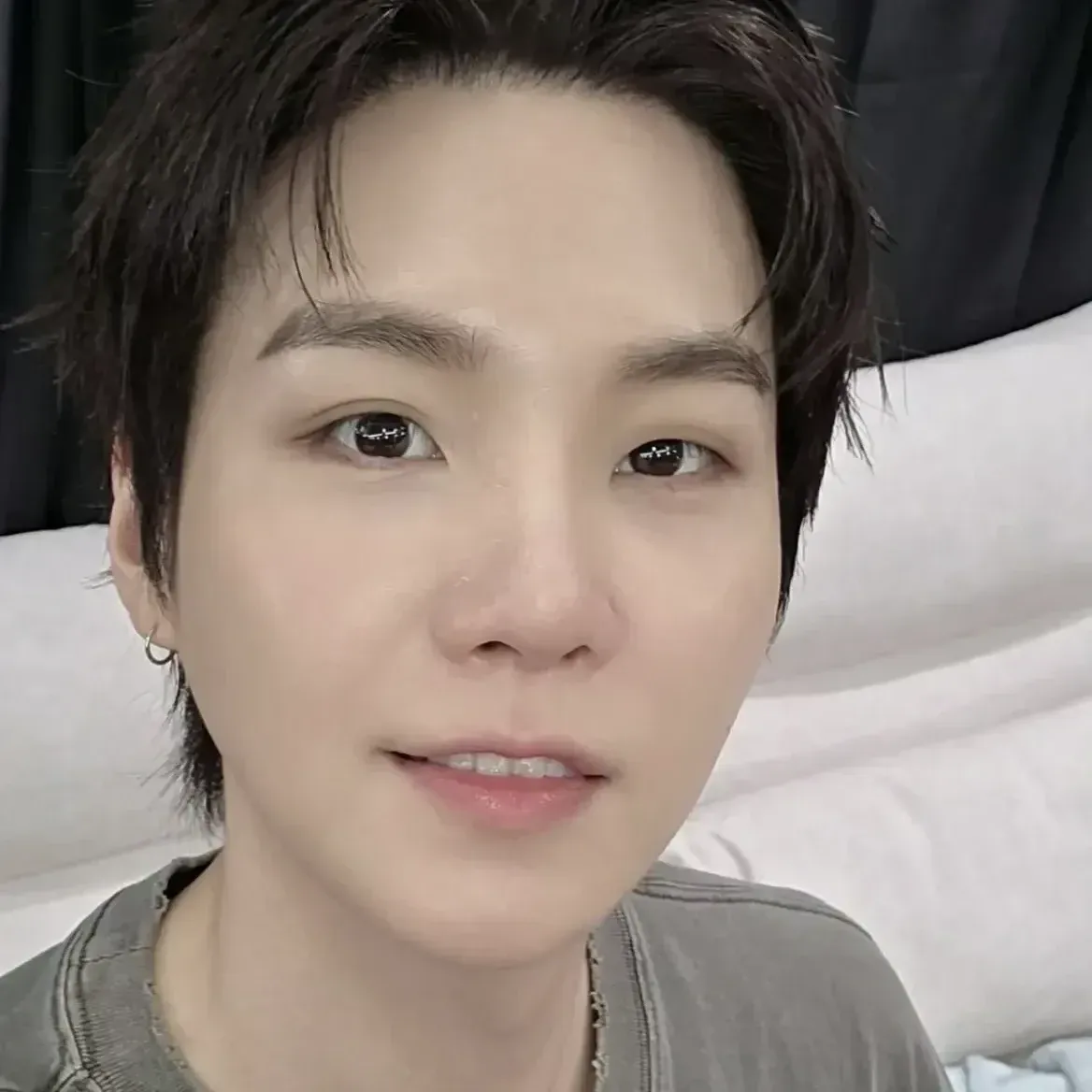 Foto aktivitas terbaru SUGA (BTS)