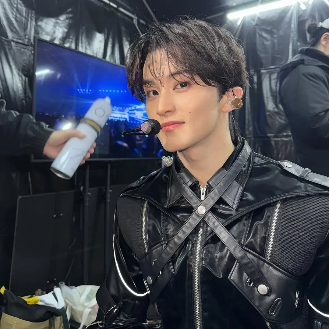 A moment captured by Mark (NCT 127, NCT DREAM)'s fan