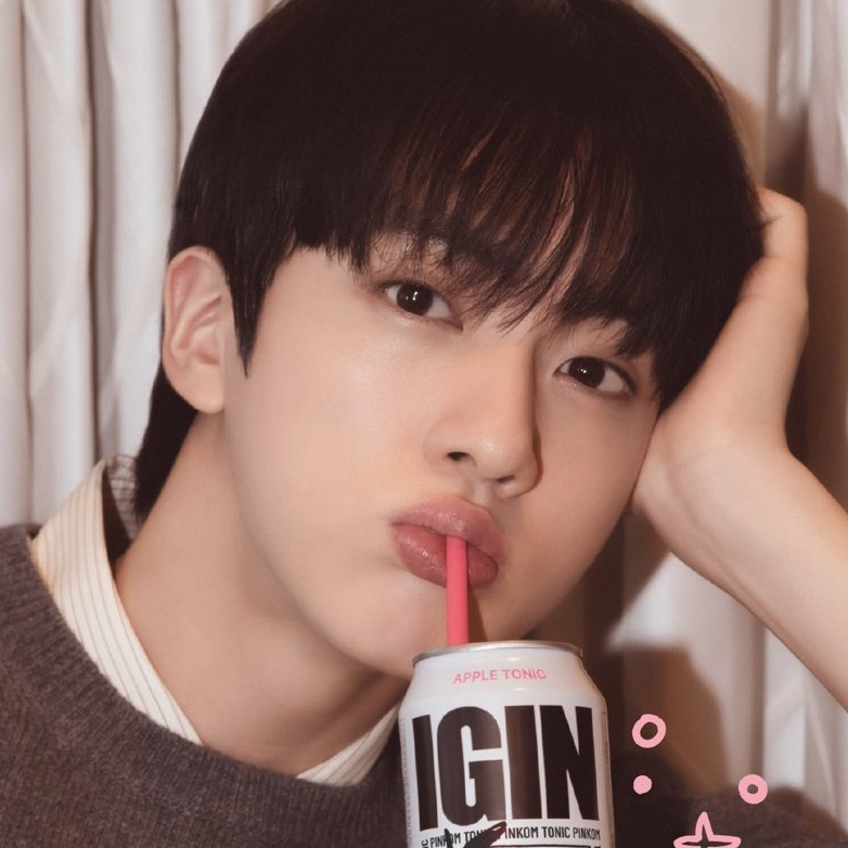 ジン (BTS)の最近の活動写真