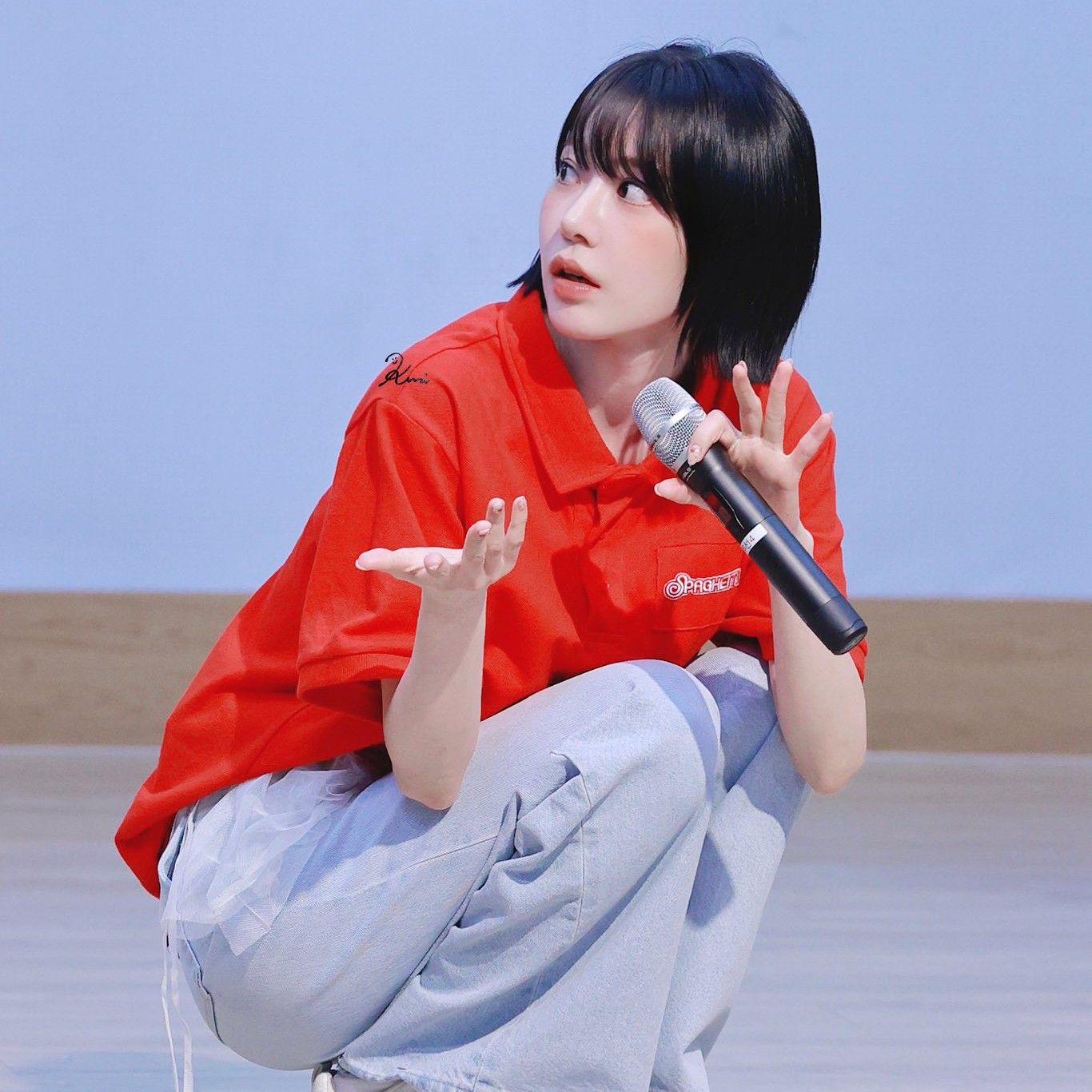 Recent activity shot of Sakura (LE SSERAFIM)