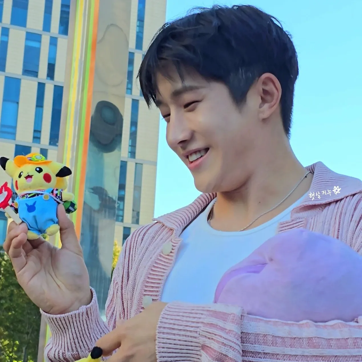 Behind-the-scenes cut of Jinjin (ASTRO)