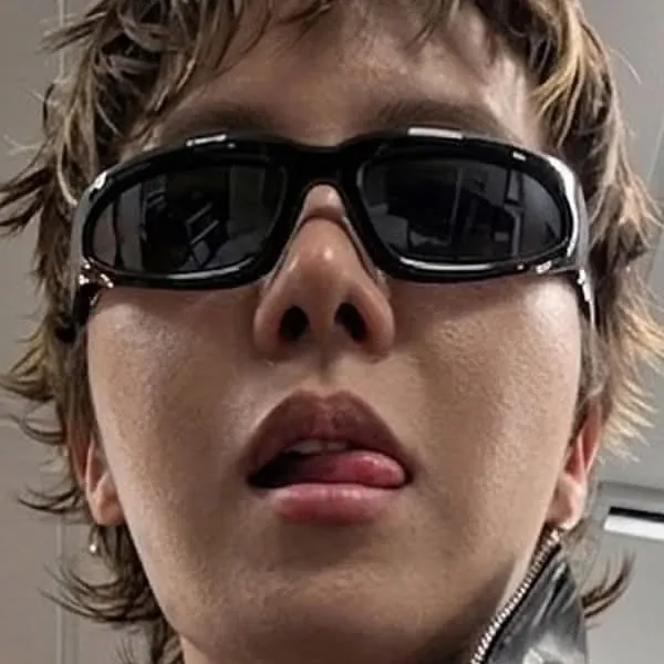 Foto terbaru j-hope (BTS)