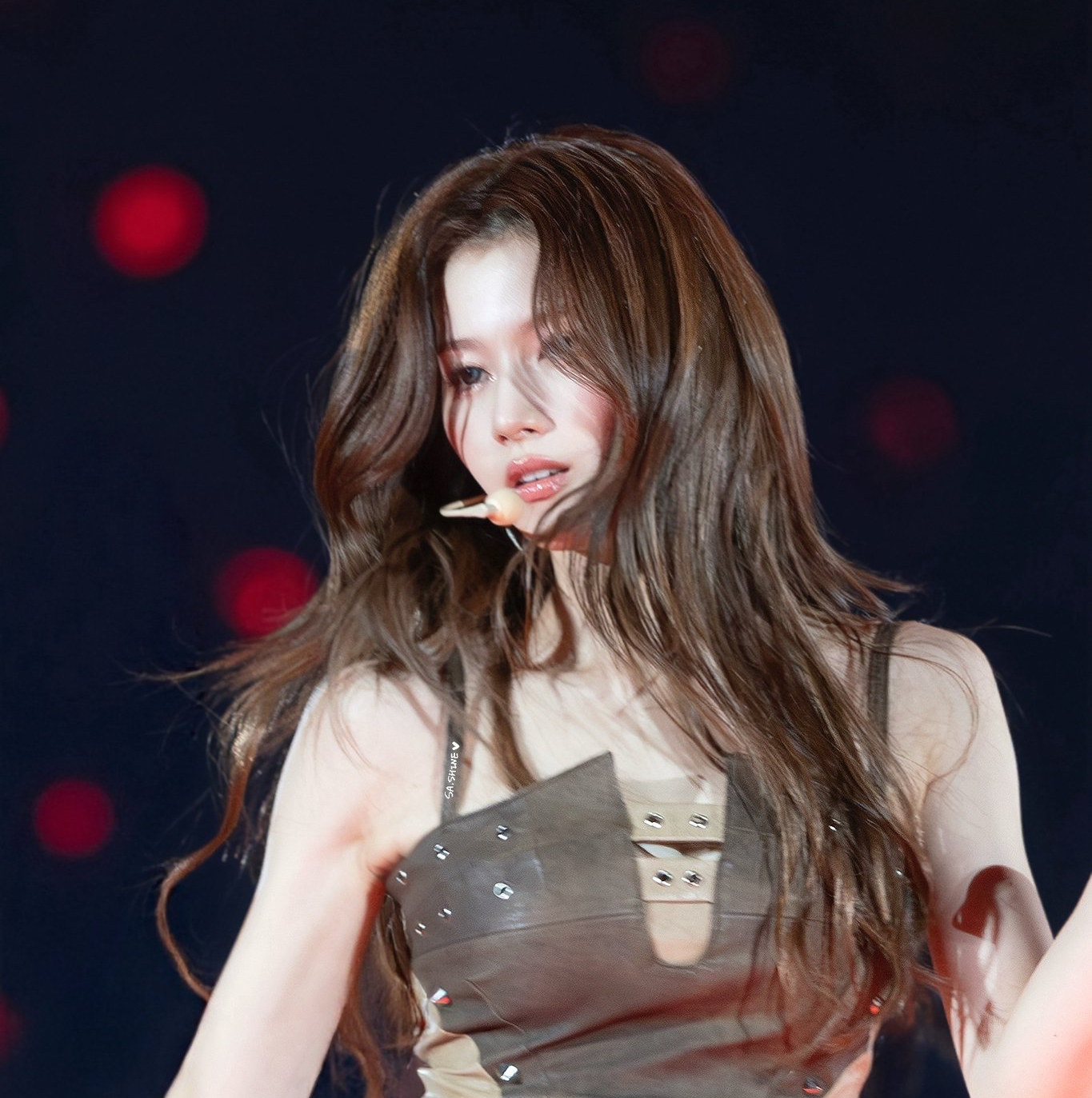 Foto aktivitas terbaru Sana (TWICE)