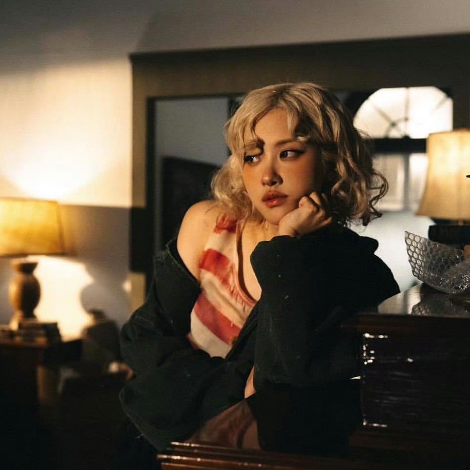 Latest photo of ROSÉ (BLACKPINK)