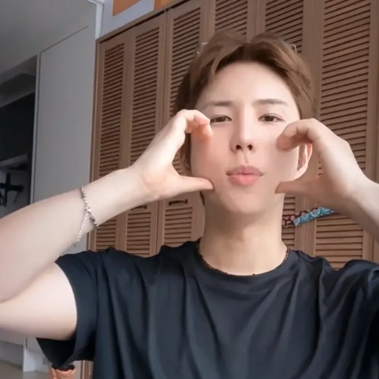 Behind-the-scenes cut of Wow (A.C.E)