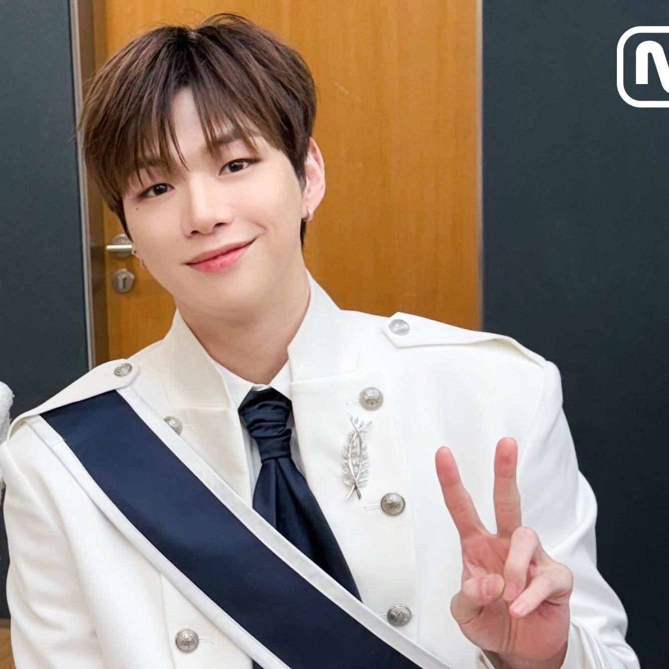 강다니엘의 비하인드 컷