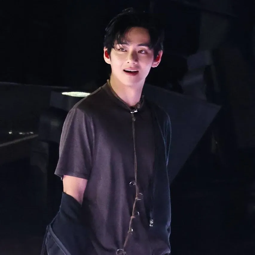 Foto terbaru V (BTS)