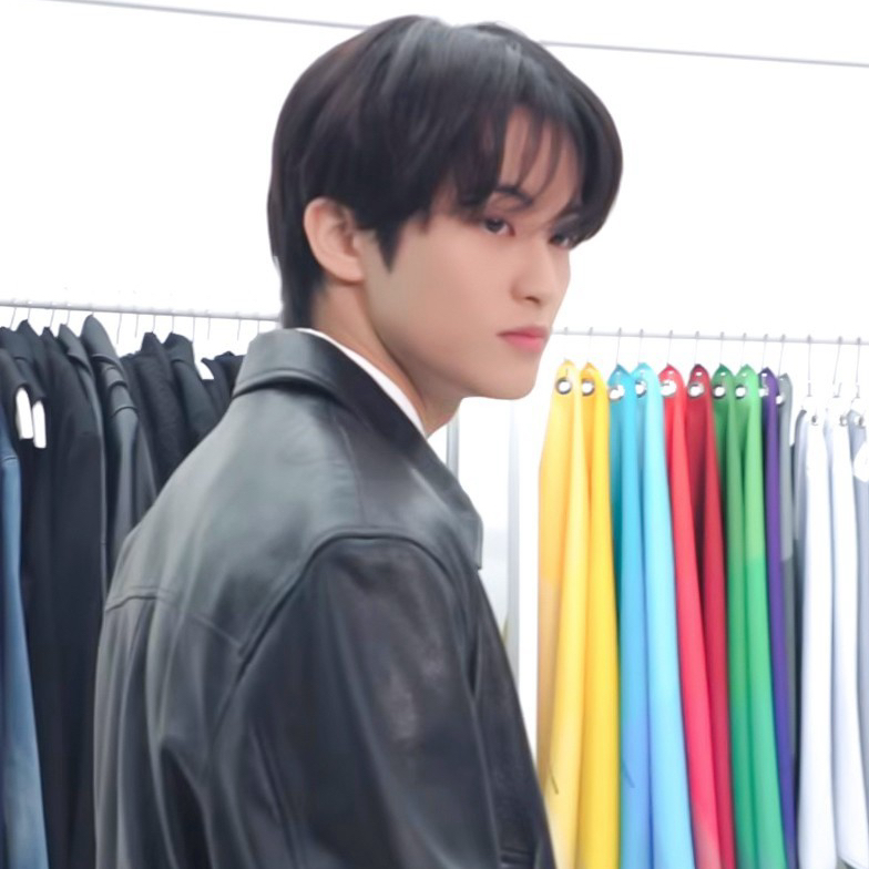 A moment captured by Mark (NCT 127, NCT DREAM)'s fan