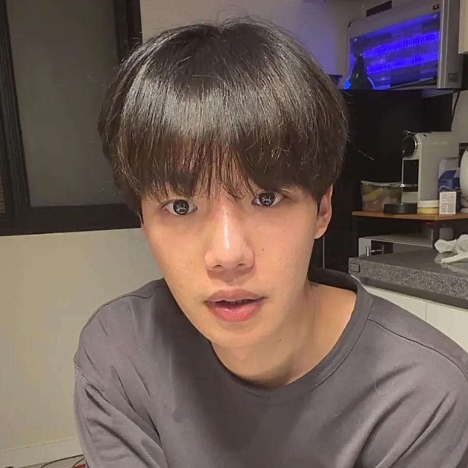 Behind-the-scenes cut of Lim Youngmin