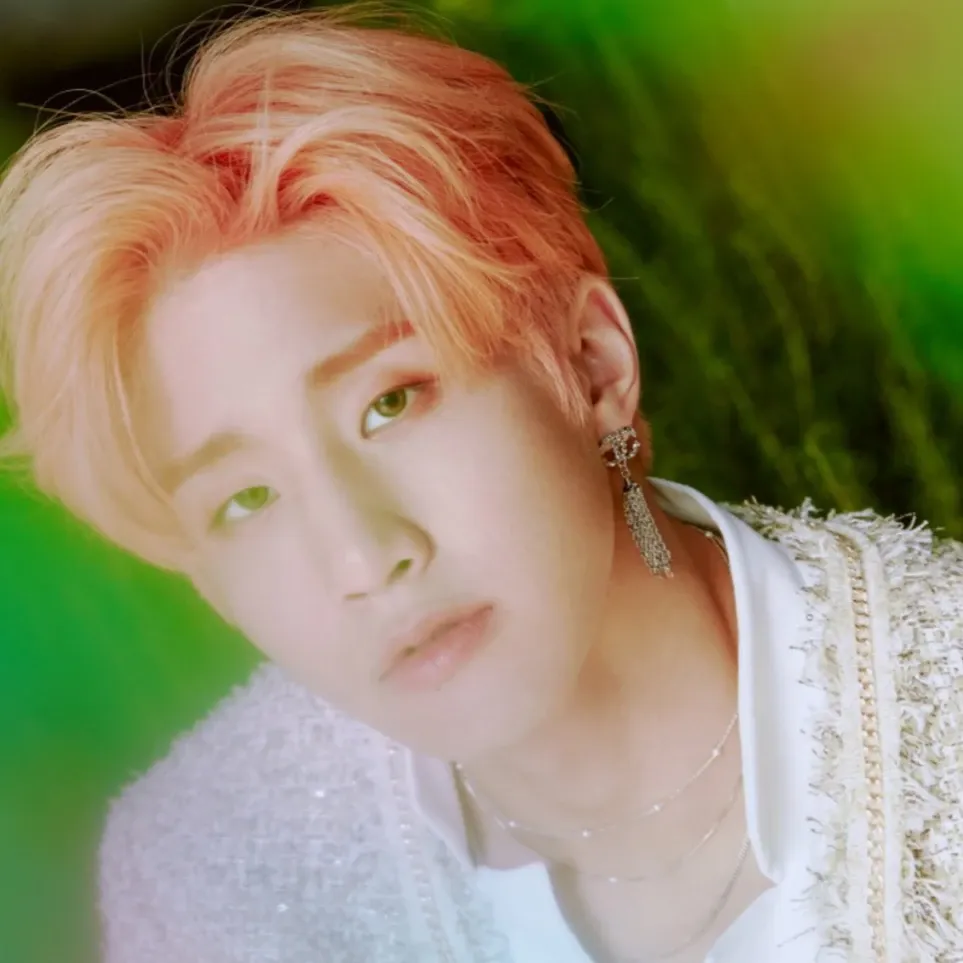 Behind-the-scenes cut of Jinjin (ASTRO)