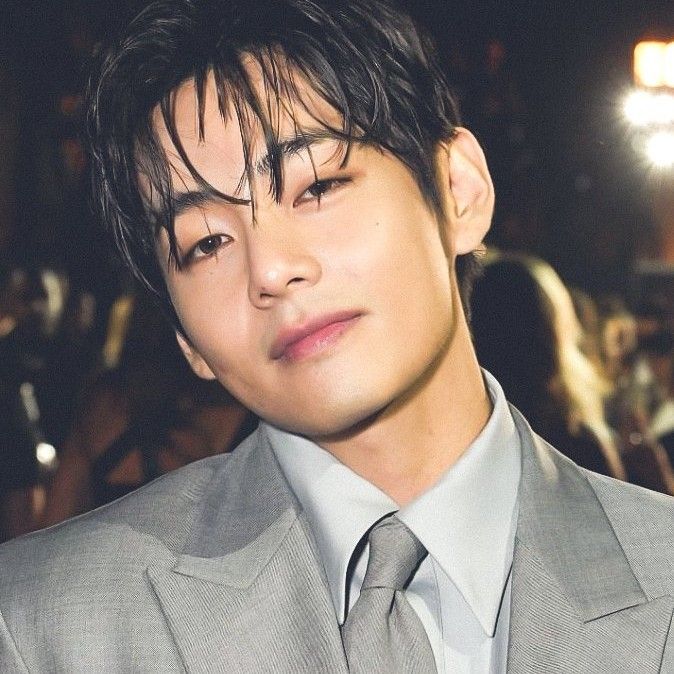 V (防弹少年团)的最新活动照片