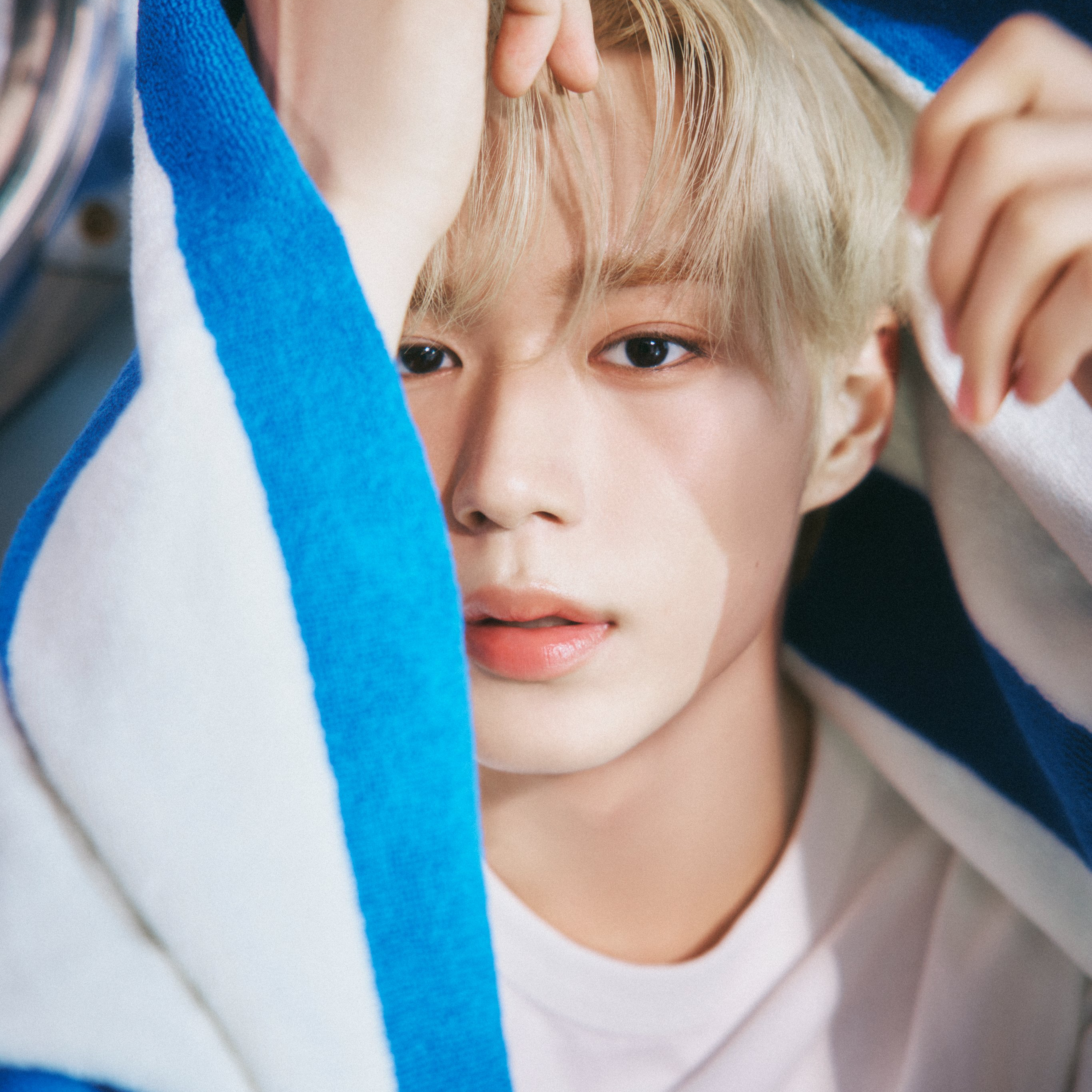 Behind-the-scenes cut of Kim Junseo (ALPHA DRIVE ONE)