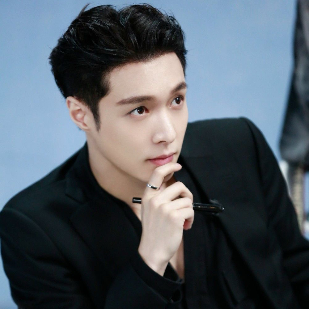 A moment captured by Lay (EXO)'s fan
