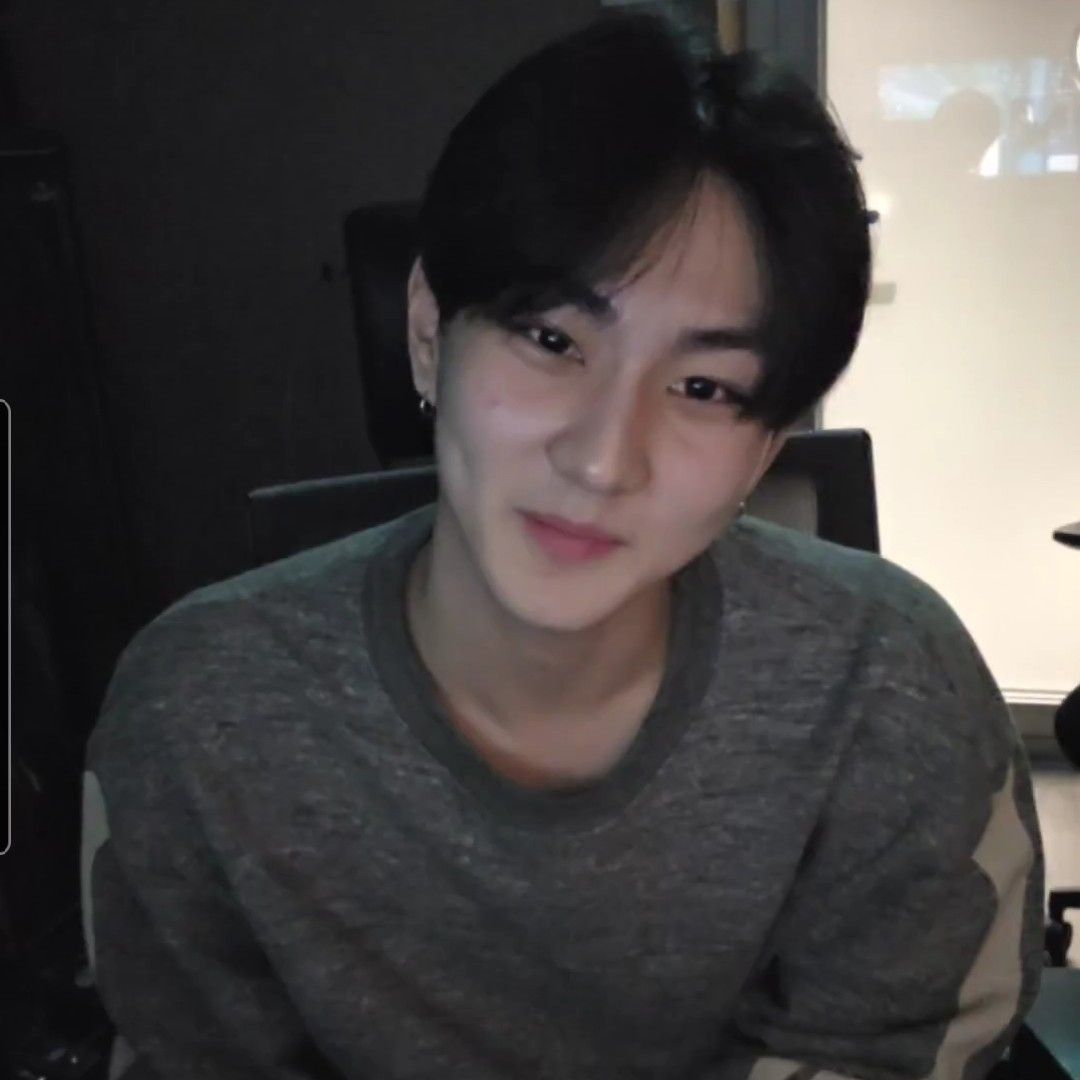 Latest photo of Jungwon (ENHYPEN)