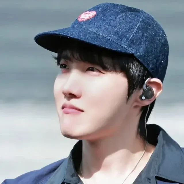 Momen yang diabadikan oleh penggemar j-hope (BTS)