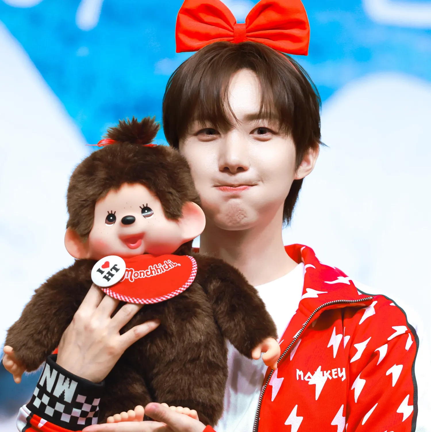 Recent activity shot of Hui (PENTAGON)