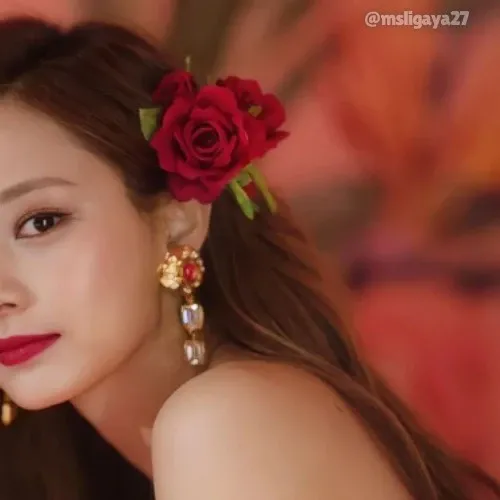 Foto aktivitas terbaru Tzuyu (TWICE)