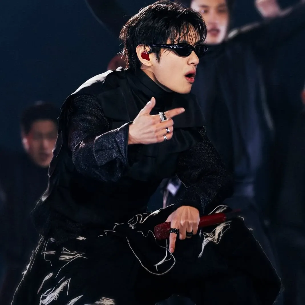 뷔 (방탄소년단)의 최신 사진