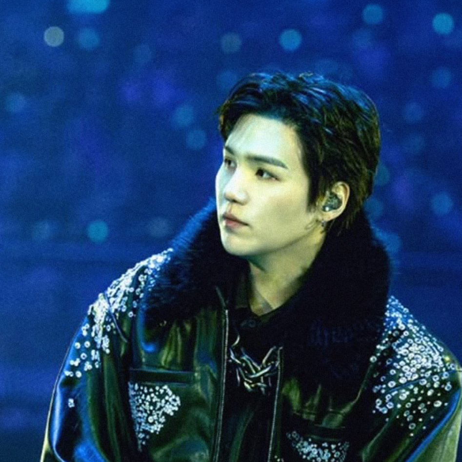 SUGA (防彈少年團)的最新照片