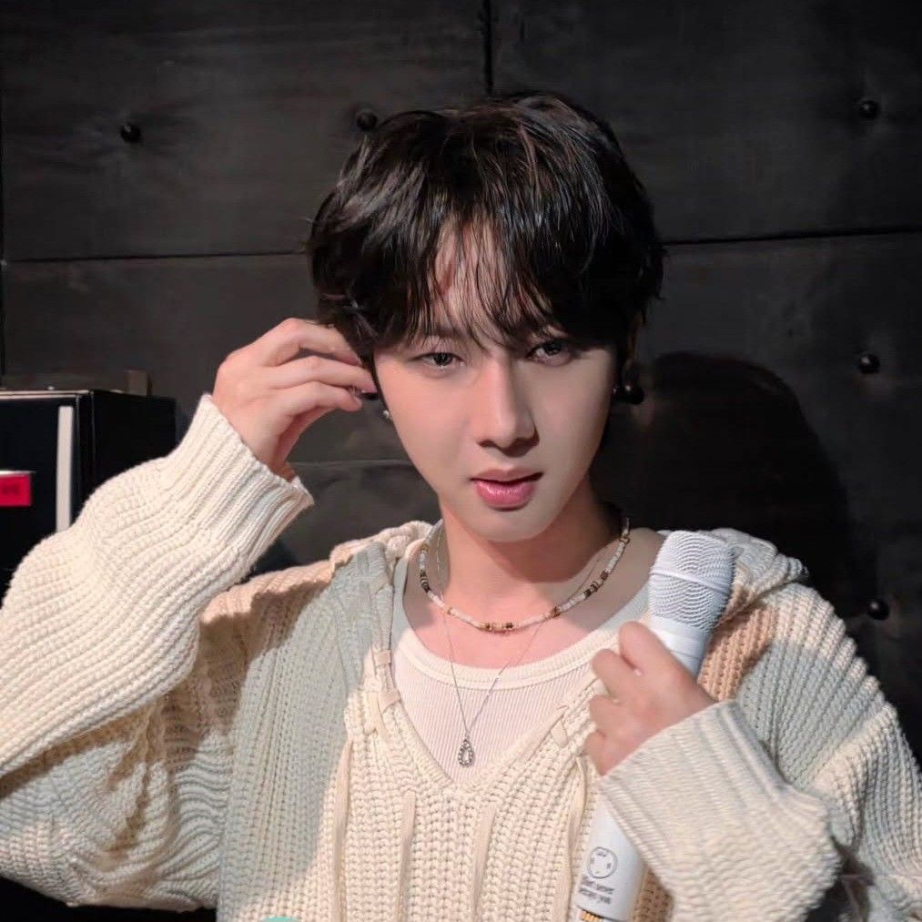 Recent activity shot of Hui (PENTAGON)