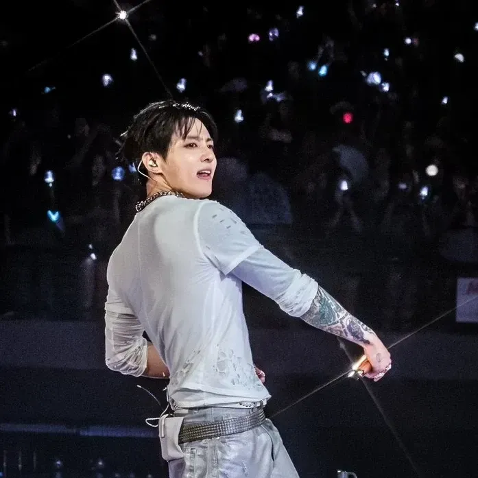 Foto aktivitas terbaru Jungkook (BTS)