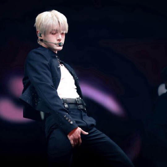 金地雄 (ZEROBASEONE)的最新活動照片