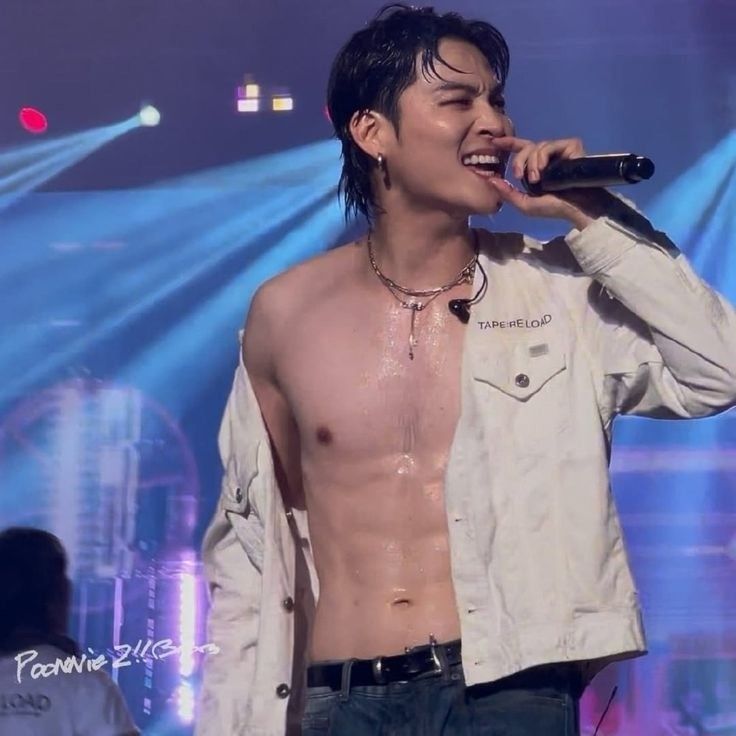 Latest photo of JAY B (GOT7)