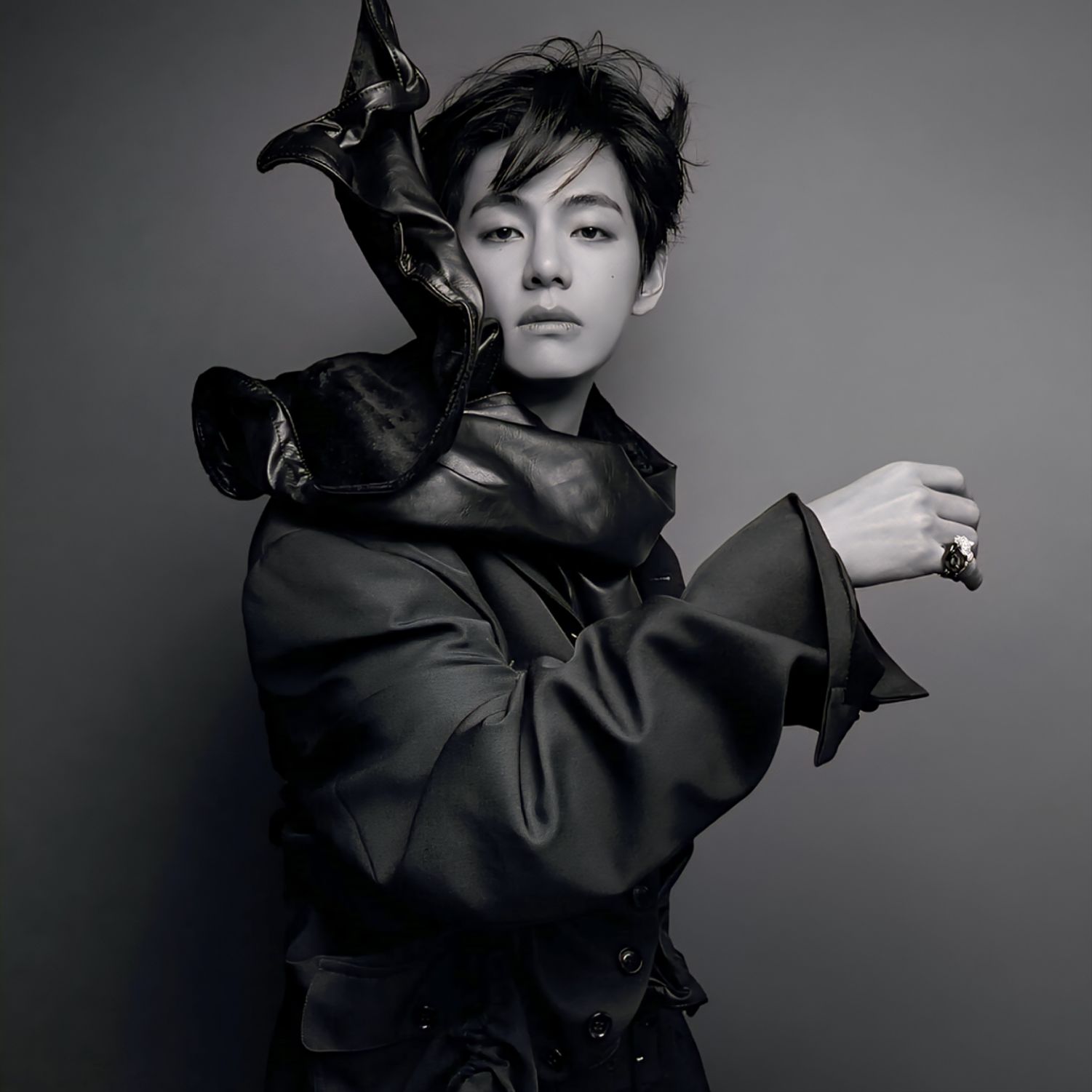 Behind-the-scenes cut of V (BTS)