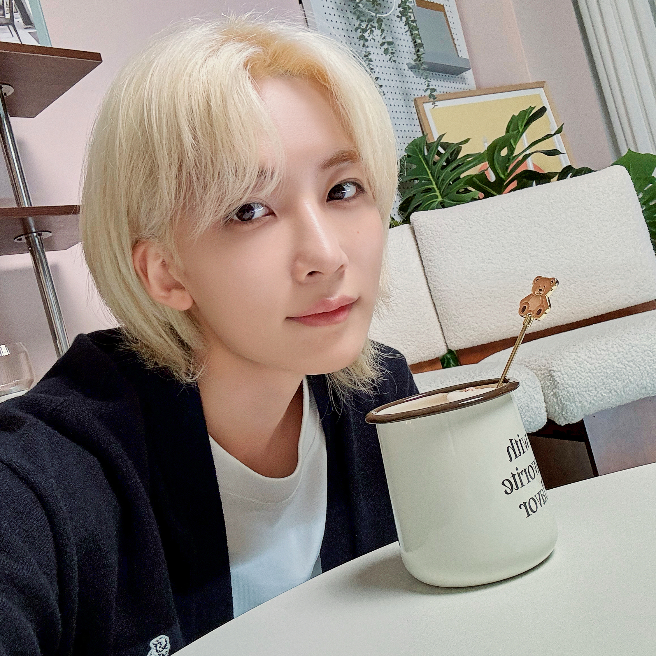 Latest photo of Jeonghan (SEVENTEEN)