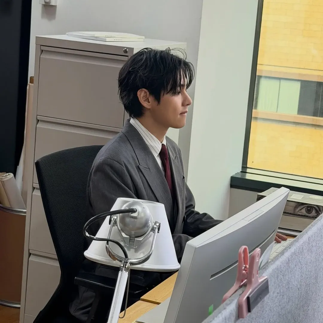 뷔 (방탄소년단)의 최신 사진