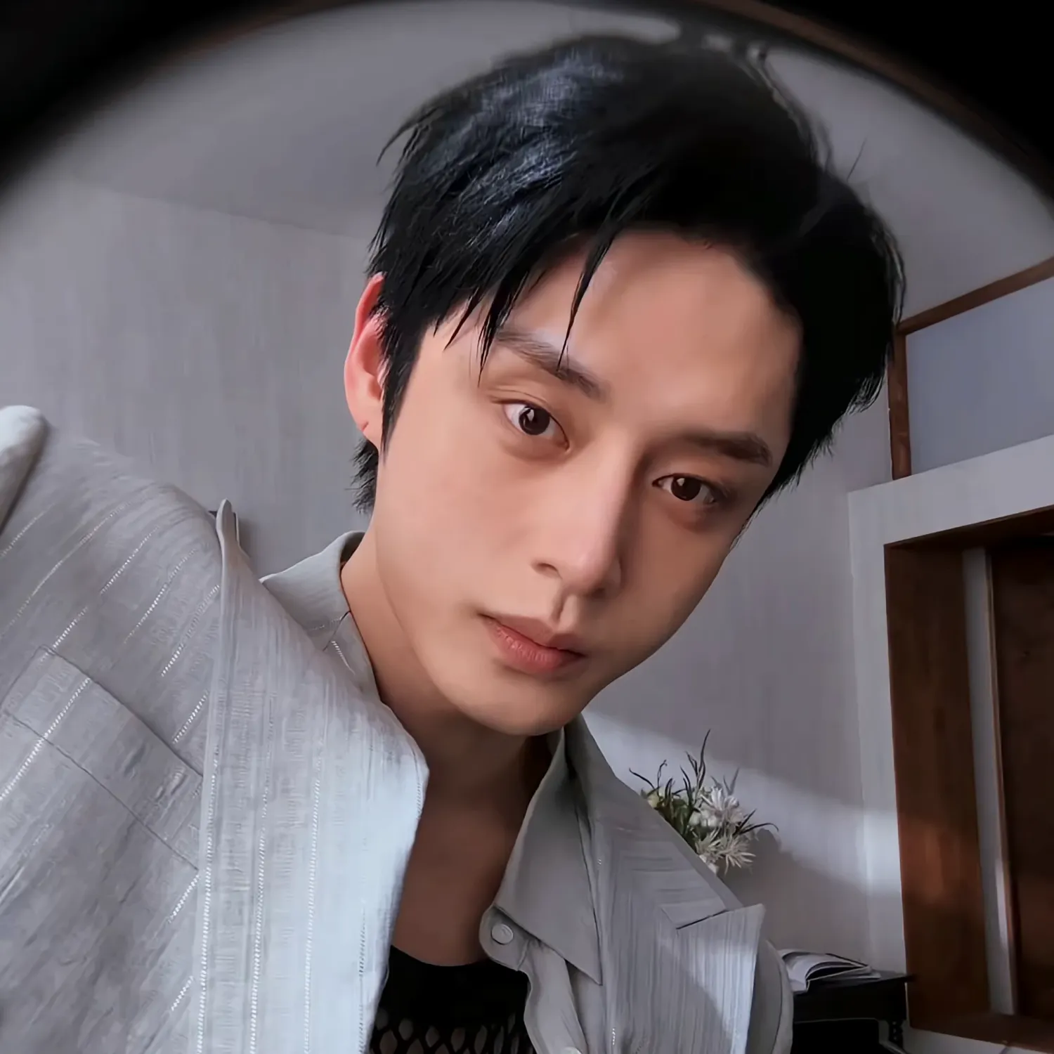 Behind-the-scenes cut of Kim Jiwoong (ZEROBASEONE)