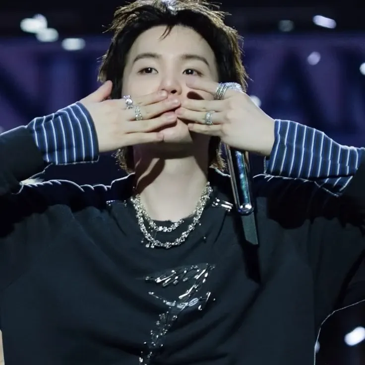 Potret di balik layar SUGA (BTS)