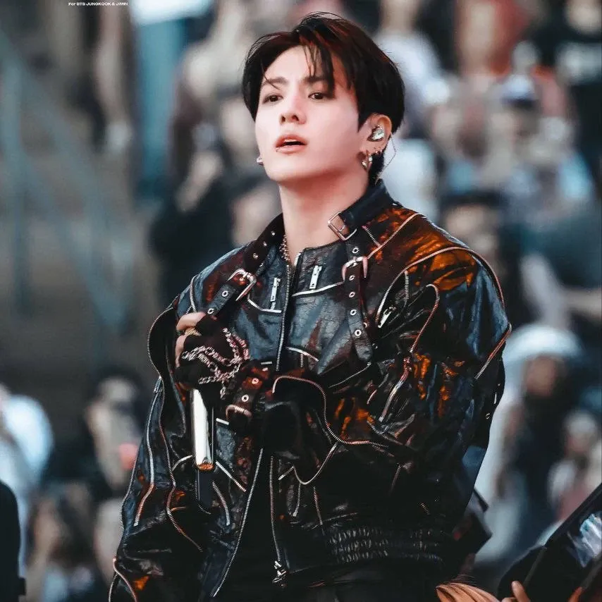 Foto aktivitas terbaru Jungkook (BTS)